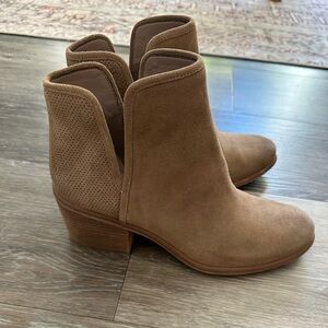 Women’s Hinge Ankle Booties